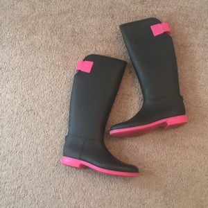 Black and pink Steve Madden rubber rain boots 7